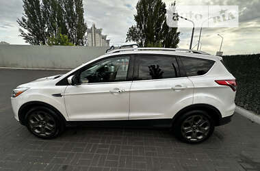 Внедорожник / Кроссовер Ford Escape 2015 в Киеве