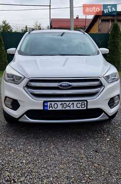 Внедорожник / Кроссовер Ford Escape 2016 в Хусте