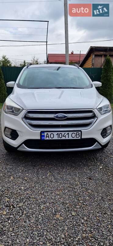 Внедорожник / Кроссовер Ford Escape 2016 в Хусте