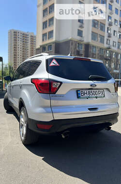 Внедорожник / Кроссовер Ford Escape 2019 в 