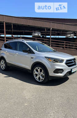 Внедорожник / Кроссовер Ford Escape 2019 в 