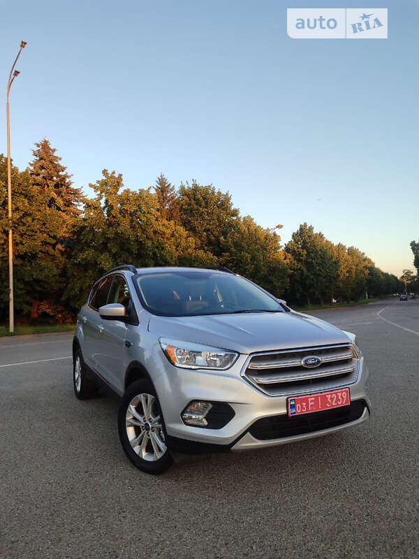 Позашляховик / Кросовер Ford Escape 2018 в Дубні