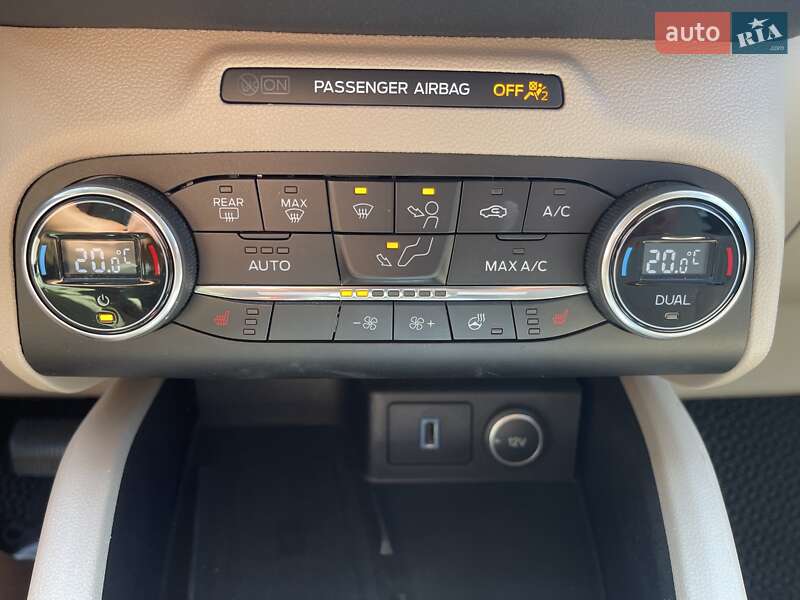 Внедорожник / Кроссовер Ford Escape 2020 в Киеве