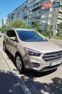 Внедорожник / Кроссовер Ford Escape 2016 в 