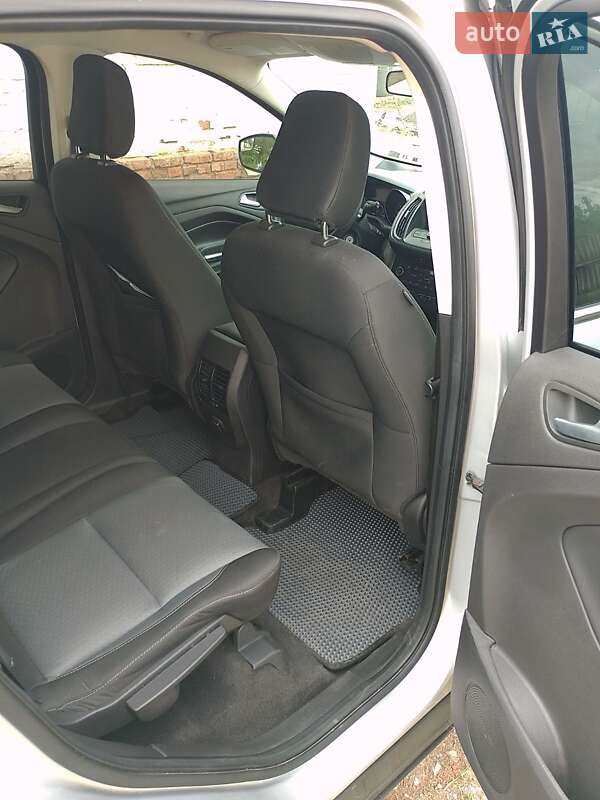 Внедорожник / Кроссовер Ford Escape 2017 в Золотоноше