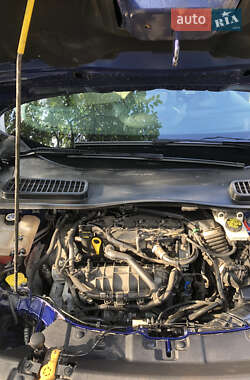 Внедорожник / Кроссовер Ford Escape 2012 в 