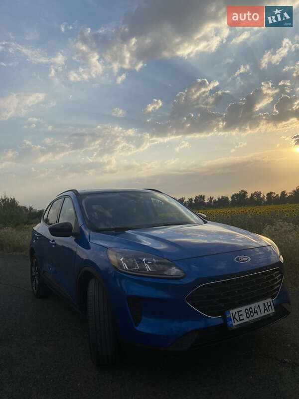 Внедорожник / Кроссовер Ford Escape 2021 в Кривом Роге