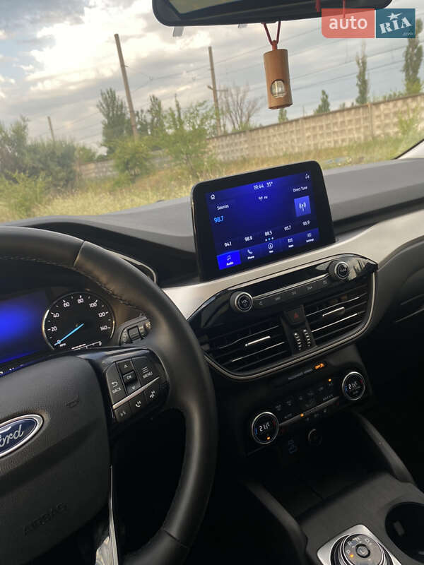 Внедорожник / Кроссовер Ford Escape 2021 в Кривом Роге