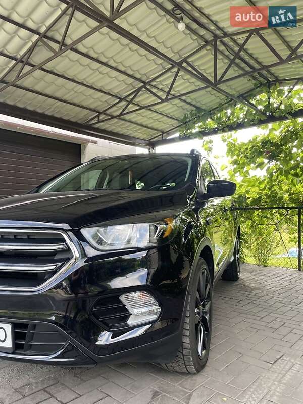 Внедорожник / Кроссовер Ford Escape 2019 в Полонном