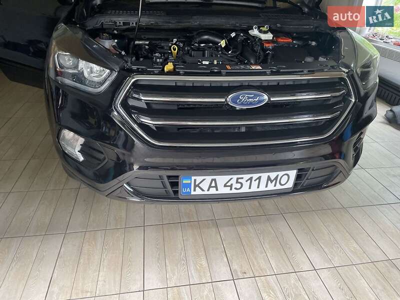 Внедорожник / Кроссовер Ford Escape 2019 в Полонном