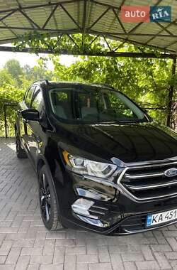 Внедорожник / Кроссовер Ford Escape 2019 в 