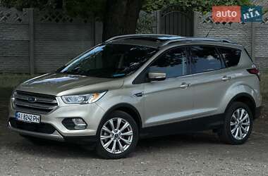 Внедорожник / Кроссовер Ford Escape 2017 в 