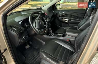 Внедорожник / Кроссовер Ford Escape 2017 в 