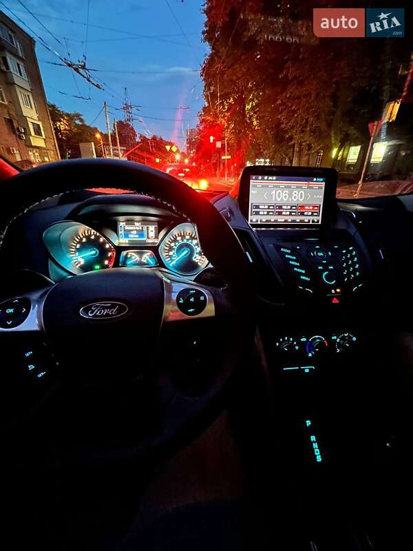 Внедорожник / Кроссовер Ford Escape 2015 в Днепре