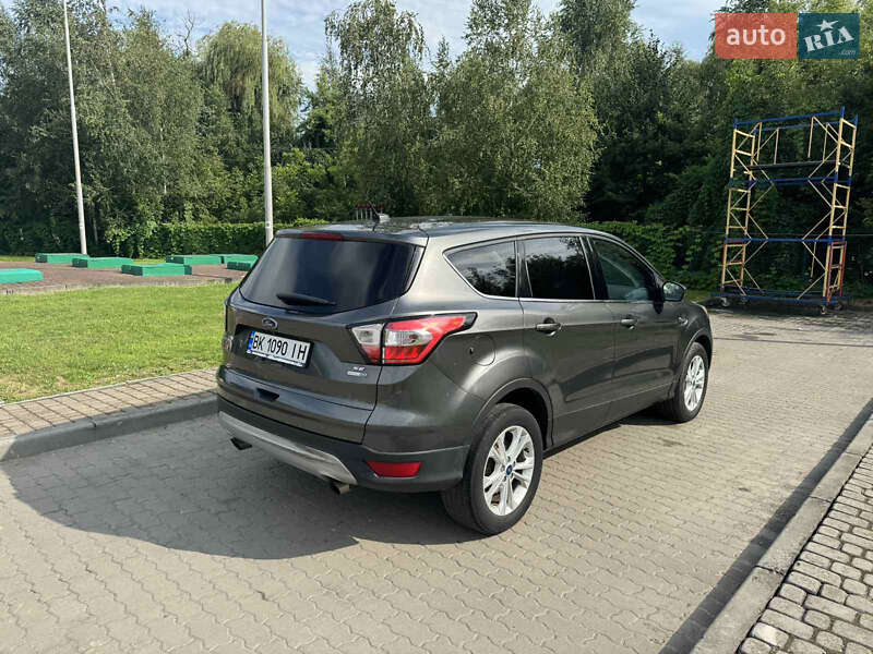 Внедорожник / Кроссовер Ford Escape 2016 в Ровно