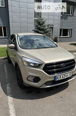 Внедорожник / Кроссовер Ford Escape 2017 в Киеве