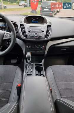 Внедорожник / Кроссовер Ford Escape 2018 в 