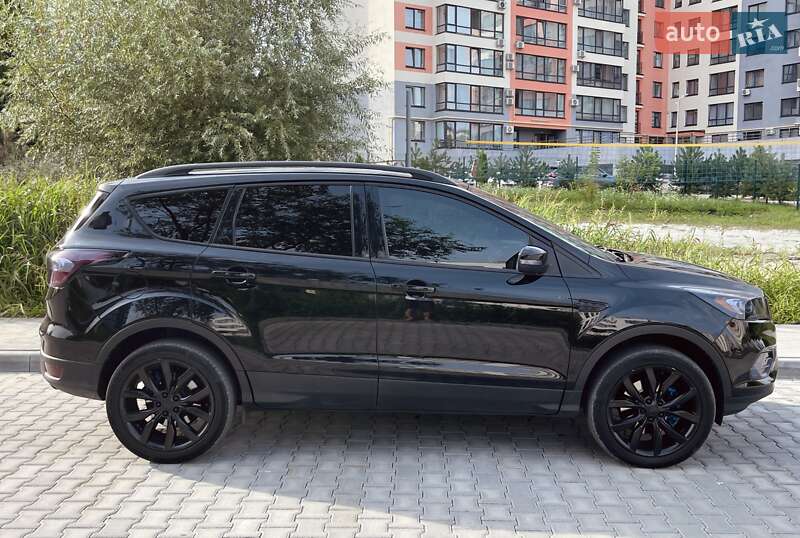 Внедорожник / Кроссовер Ford Escape 2017 в Львове