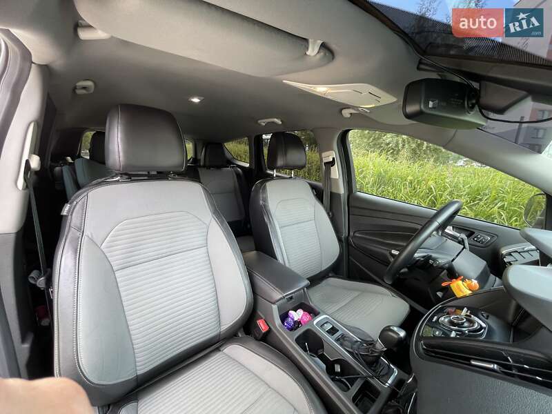 Внедорожник / Кроссовер Ford Escape 2017 в Львове