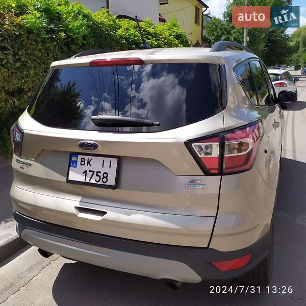 Внедорожник / Кроссовер Ford Escape 2017 в Ровно
