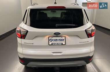 Внедорожник / Кроссовер Ford Escape 2017 в 