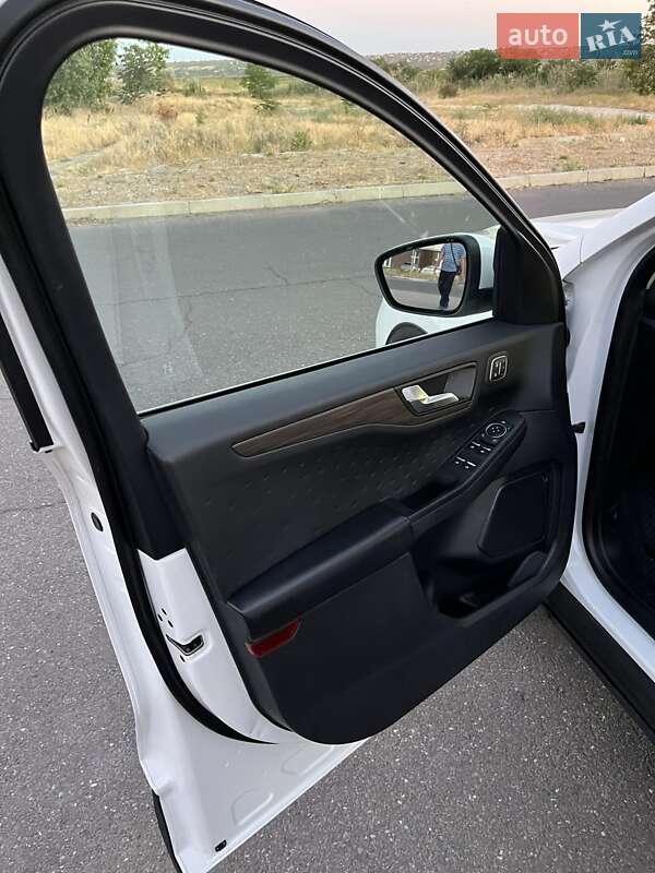 Внедорожник / Кроссовер Ford Escape 2020 в Николаеве