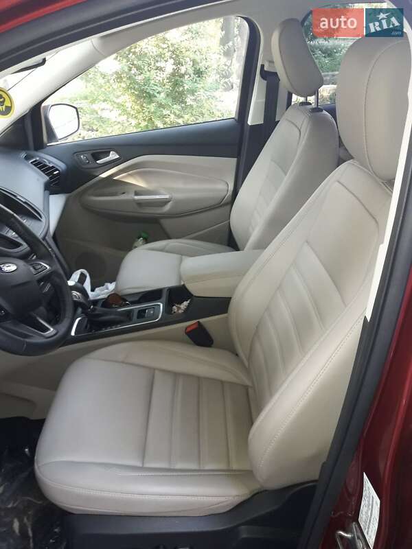 Внедорожник / Кроссовер Ford Escape 2019 в Яремче