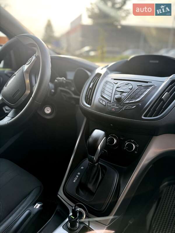 Внедорожник / Кроссовер Ford Escape 2015 в Ровно