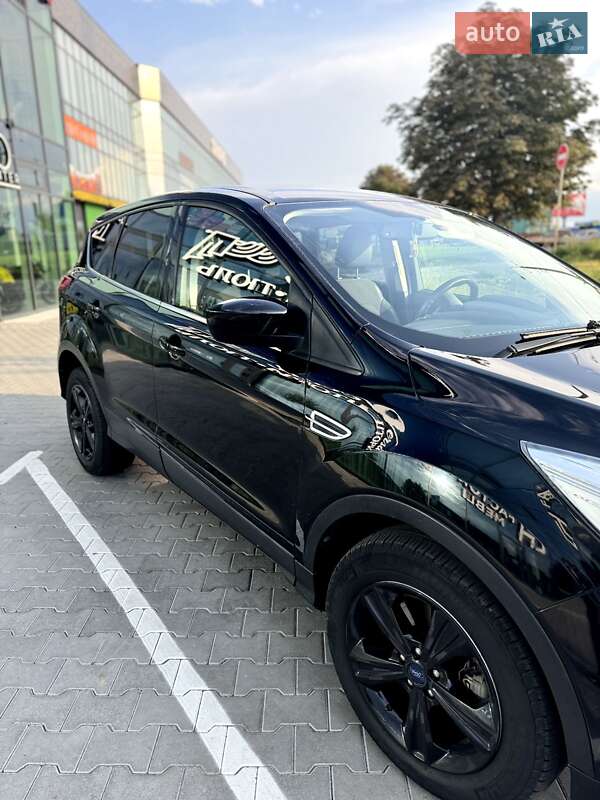 Внедорожник / Кроссовер Ford Escape 2015 в Ровно