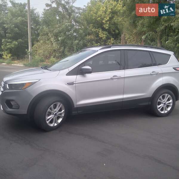 Внедорожник / Кроссовер Ford Escape 2017 в Золотоноше