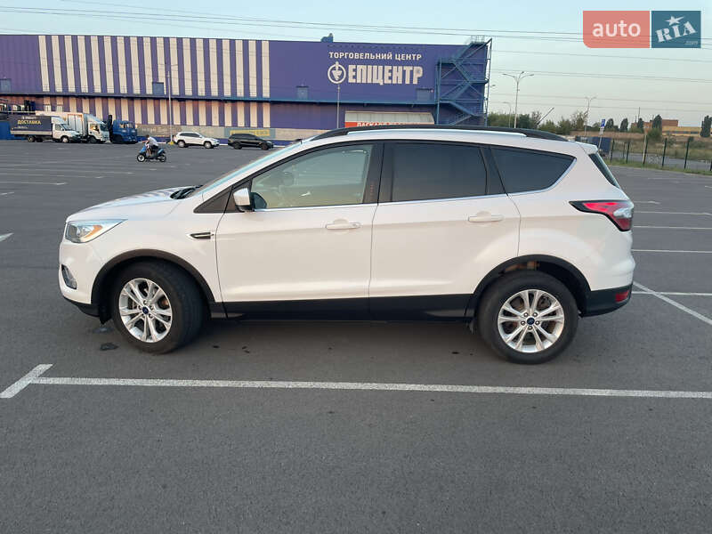 Позашляховик / Кросовер Ford Escape 2017 в Рівному