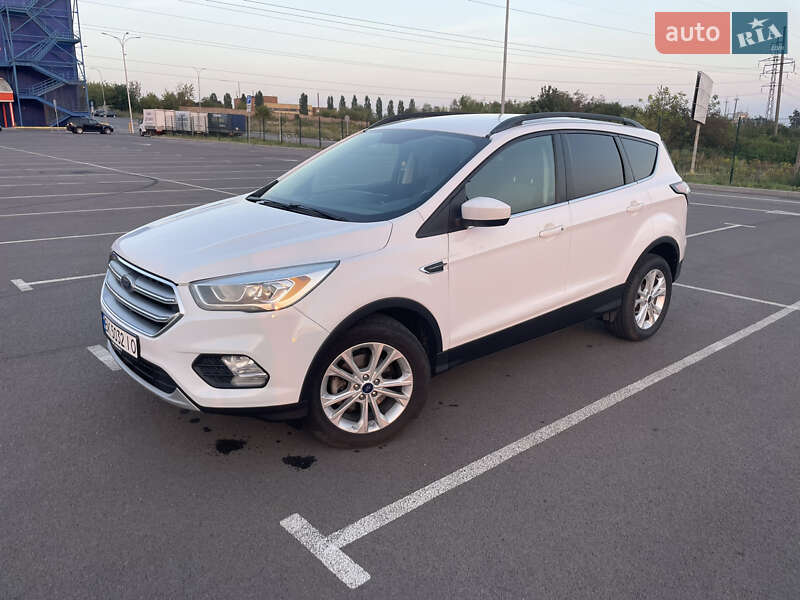 Позашляховик / Кросовер Ford Escape 2017 в Рівному