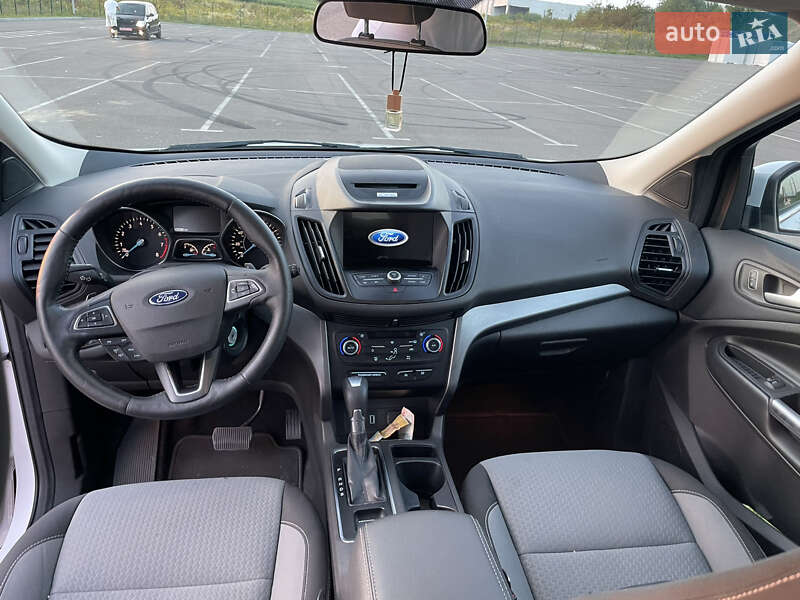 Позашляховик / Кросовер Ford Escape 2017 в Рівному