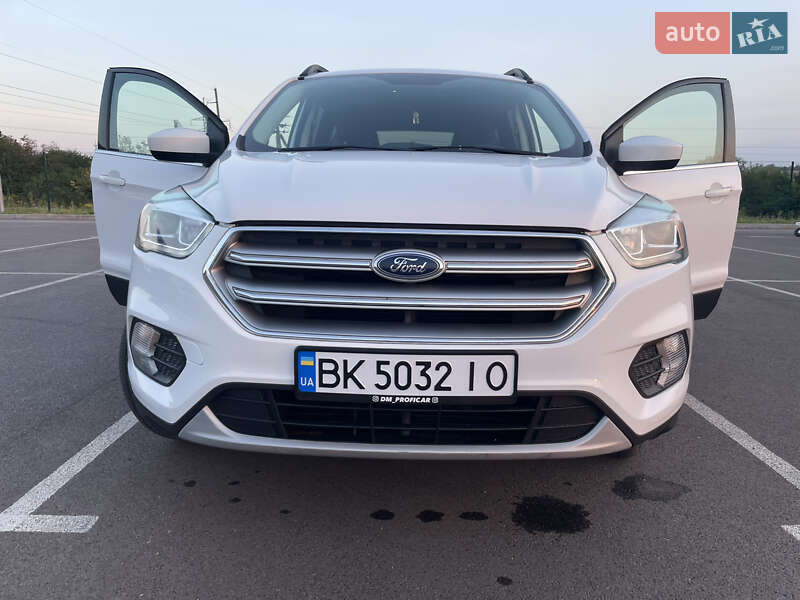 Позашляховик / Кросовер Ford Escape 2017 в Рівному