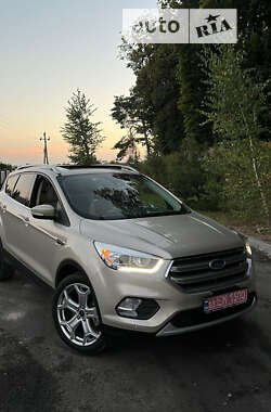 Позашляховик / Кросовер Ford Escape 2017 в Луцьку