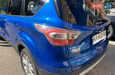 Внедорожник / Кроссовер Ford Escape 2016 в 