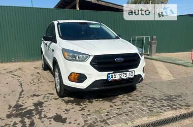 Позашляховик / Кросовер Ford Escape 2017 в Будах