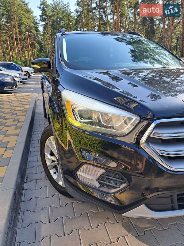 Внедорожник / Кроссовер Ford Escape 2016 в Гостомеле