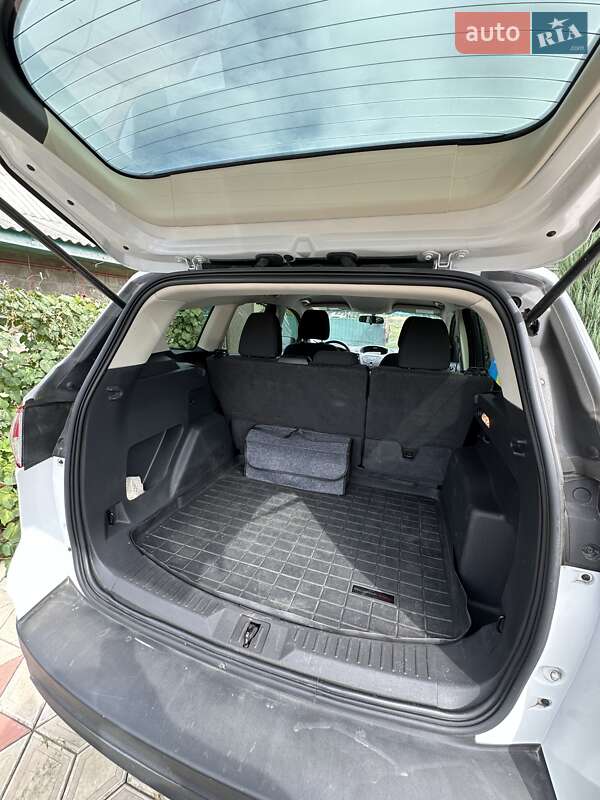 Внедорожник / Кроссовер Ford Escape 2015 в Магдалиновке