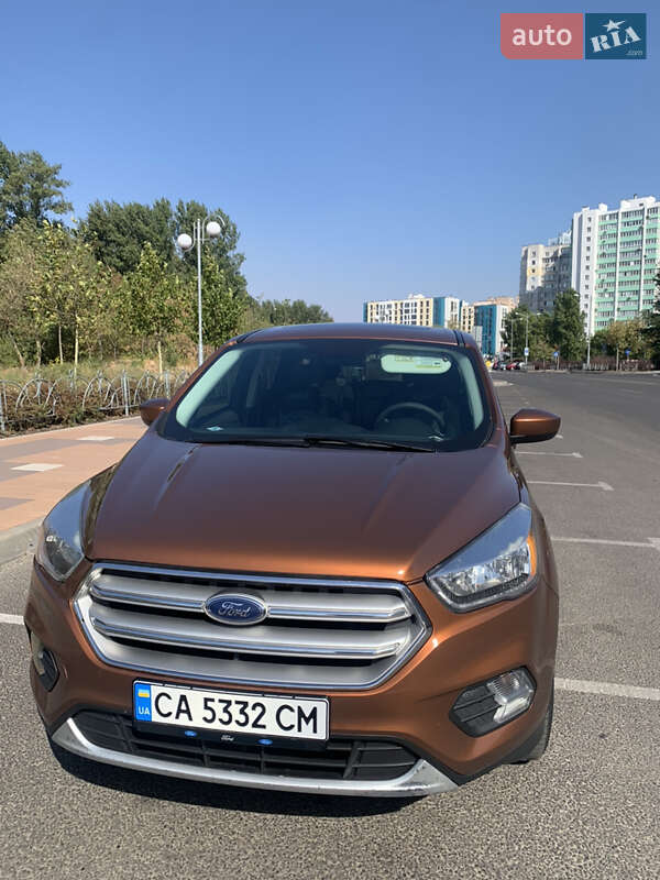 Позашляховик / Кросовер Ford Escape 2017 в Черкасах