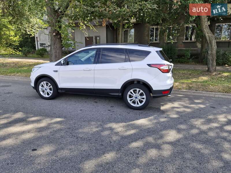 Внедорожник / Кроссовер Ford Escape 2017 в Запорожье