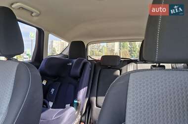Внедорожник / Кроссовер Ford Escape 2017 в 