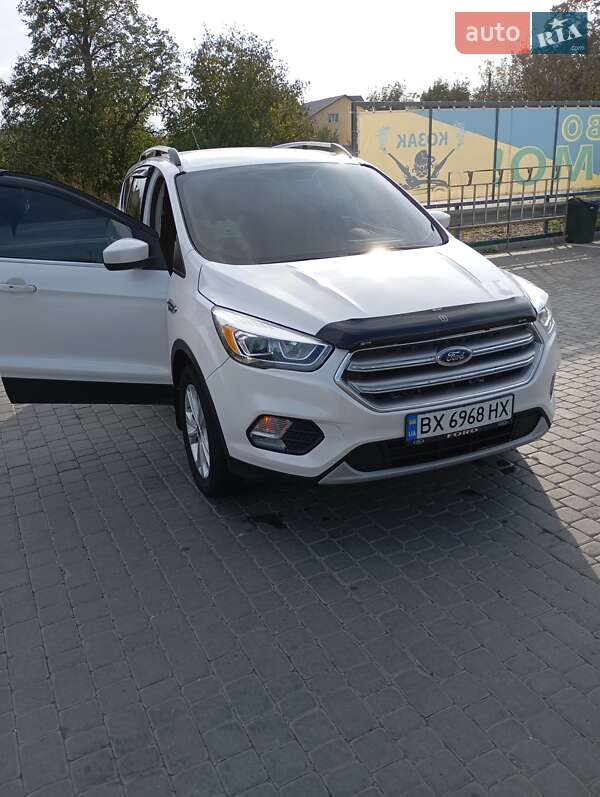 Внедорожник / Кроссовер Ford Escape 2017 в Каменец-Подольском