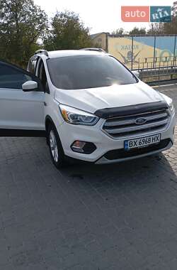 Внедорожник / Кроссовер Ford Escape 2017 в 