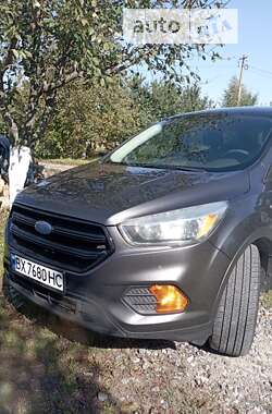 Позашляховик / Кросовер Ford Escape 2017 в Старокостянтинові