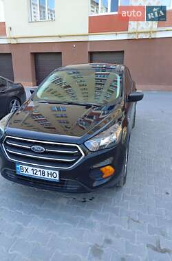 Внедорожник / Кроссовер Ford Escape 2019 в 