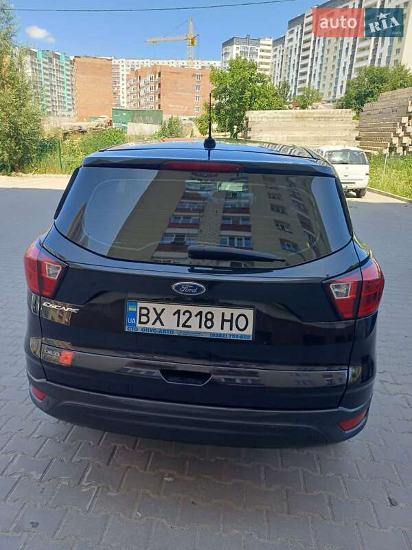 Внедорожник / Кроссовер Ford Escape 2019 в Хмельницком