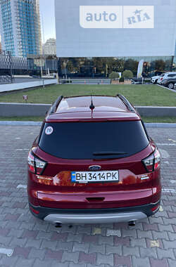 Внедорожник / Кроссовер Ford Escape 2018 в 