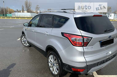Внедорожник / Кроссовер Ford Escape 2017 в 