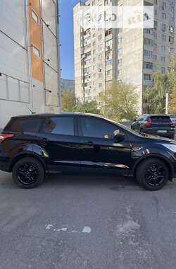 Позашляховик / Кросовер Ford Escape 2017 в 